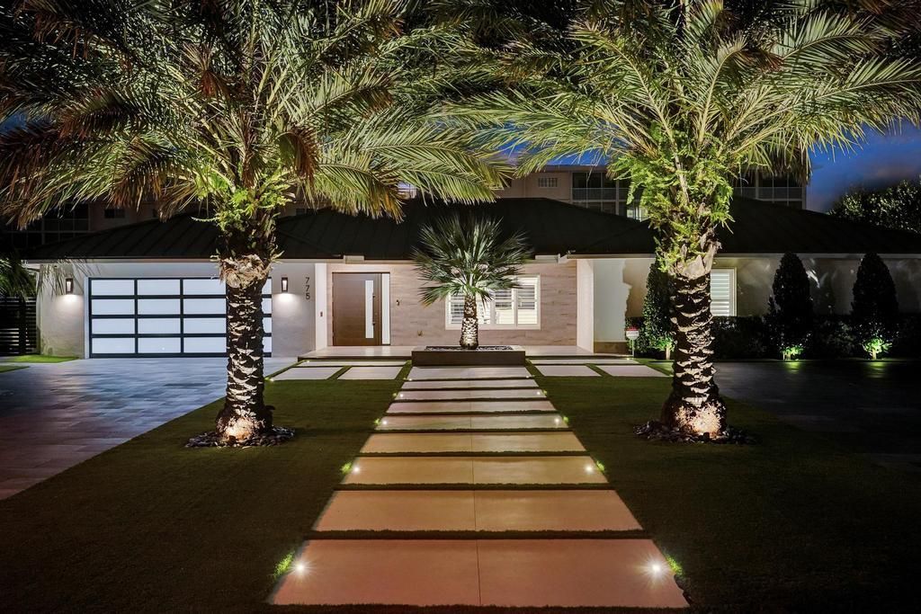 For Sale: $3,975,000 (3 beds, 3 baths, 2600 Square Feet)