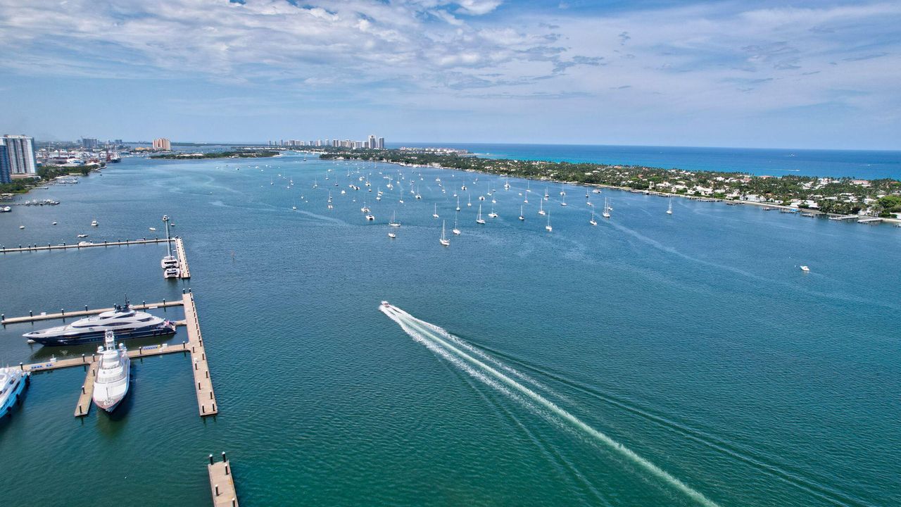 For Sale: $2,199,000 (7 beds, 7 baths, 4209 Square Feet)