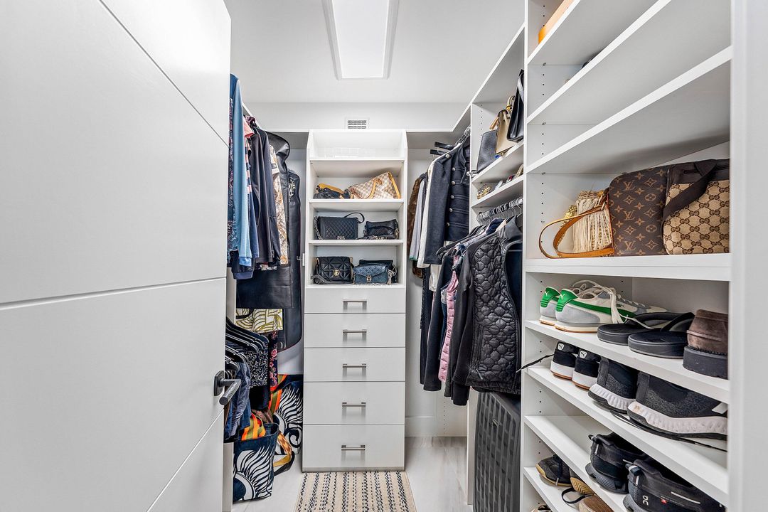 For Sale: $1,825,000 (2 beds, 2 baths, 2005 Square Feet)