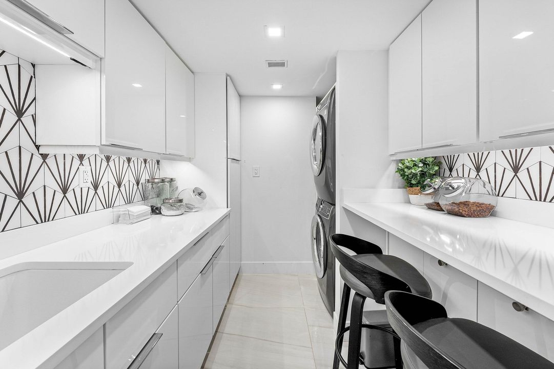 For Sale: $1,825,000 (2 beds, 2 baths, 2005 Square Feet)