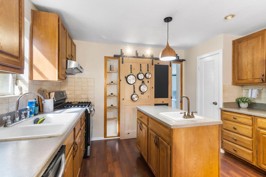 En Venta: $1,249,999 (7 camas, 4 baños, 2941 Pies cuadrados)