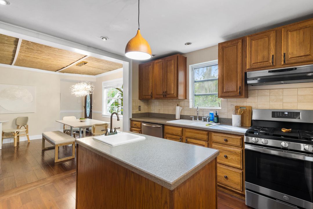 En Venta: $1,249,999 (7 camas, 4 baños, 2941 Pies cuadrados)