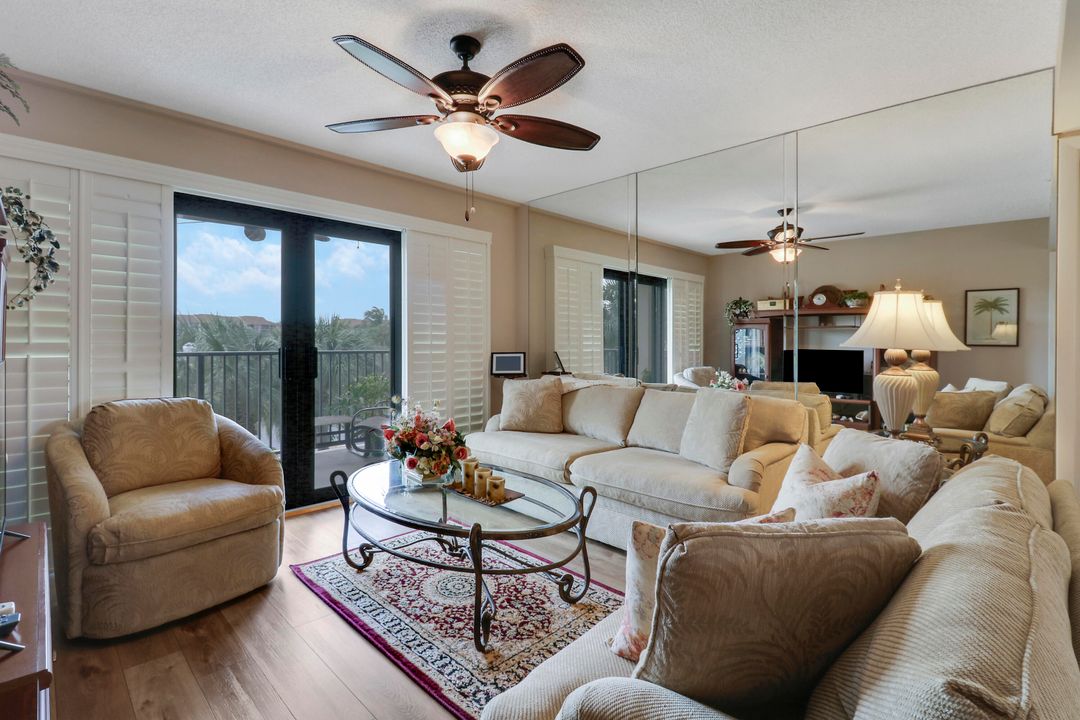 На продажу: $545,000 (2 спален, 2 ванн, 1385 Квадратных фут)