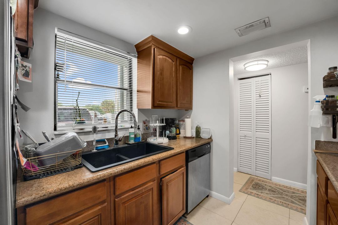 For Sale: $198,888 (2 beds, 2 baths, 1030 Square Feet)