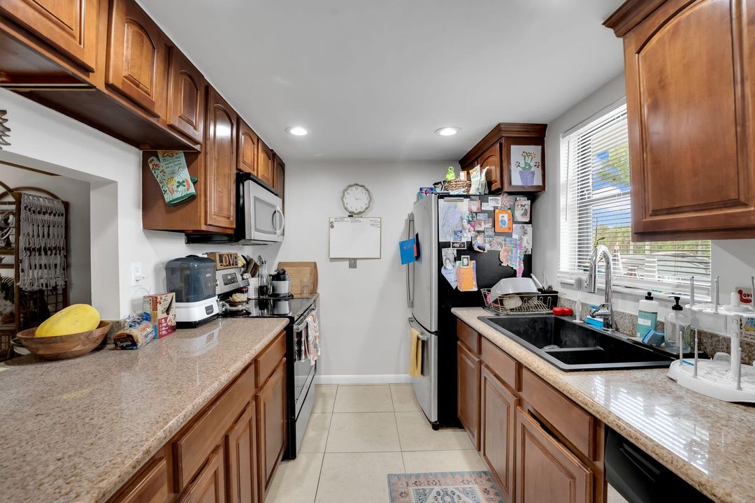 For Sale: $198,888 (2 beds, 2 baths, 1030 Square Feet)