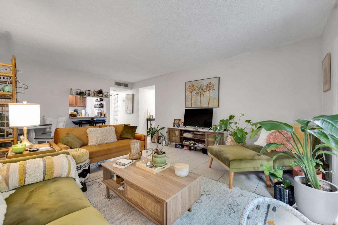 For Sale: $198,888 (2 beds, 2 baths, 1030 Square Feet)