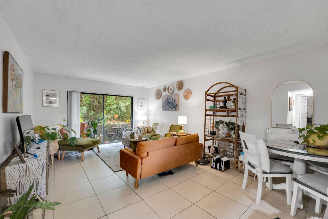 For Sale: $198,888 (2 beds, 2 baths, 1030 Square Feet)