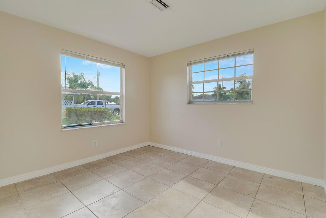 В аренду: $2,800 (2 спален, 1 ванн, 728 Квадратных фут)