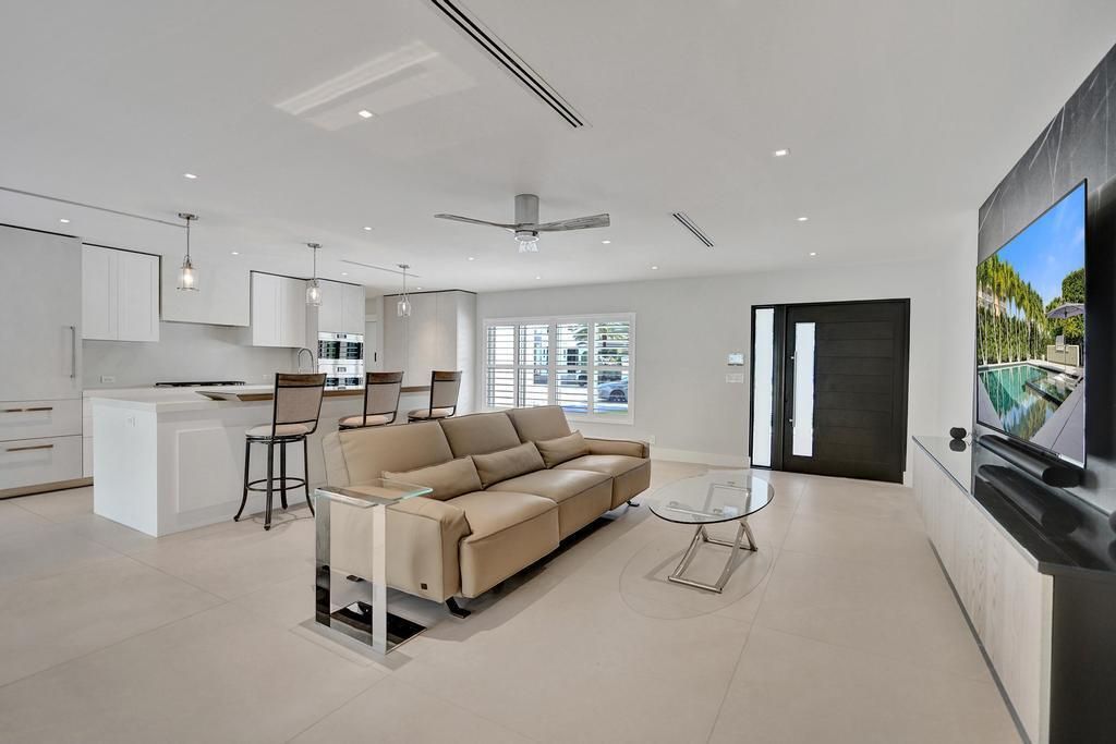 For Sale: $3,975,000 (3 beds, 3 baths, 2600 Square Feet)