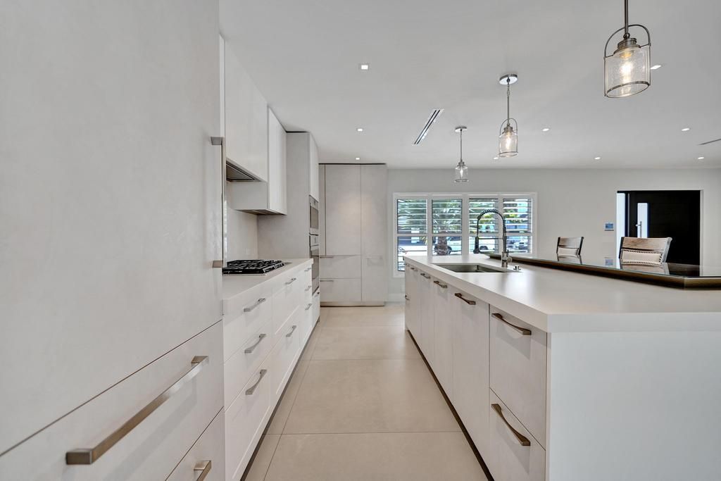 For Sale: $3,975,000 (3 beds, 3 baths, 2600 Square Feet)