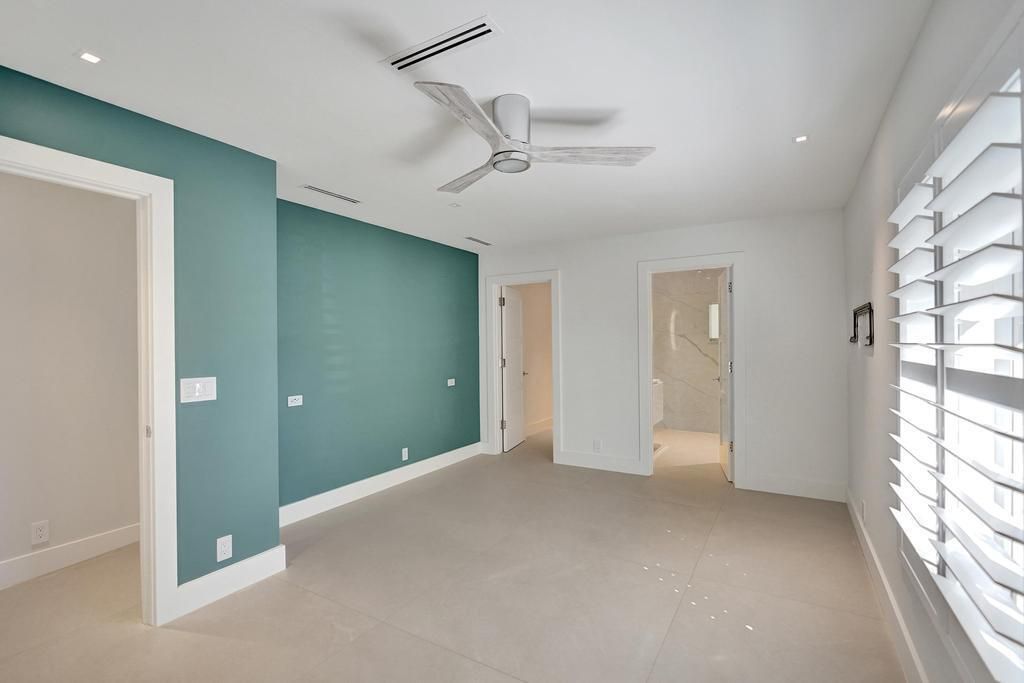 For Sale: $3,975,000 (3 beds, 3 baths, 2600 Square Feet)