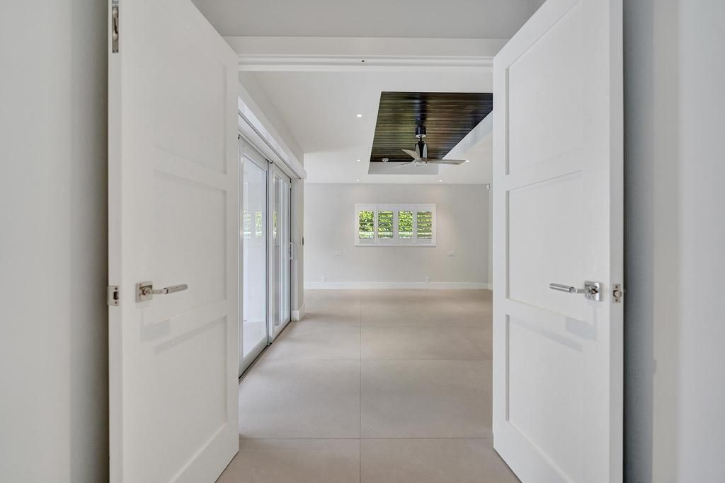 For Sale: $3,975,000 (3 beds, 3 baths, 2600 Square Feet)