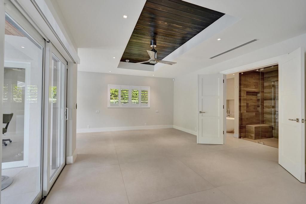 For Sale: $3,975,000 (3 beds, 3 baths, 2600 Square Feet)