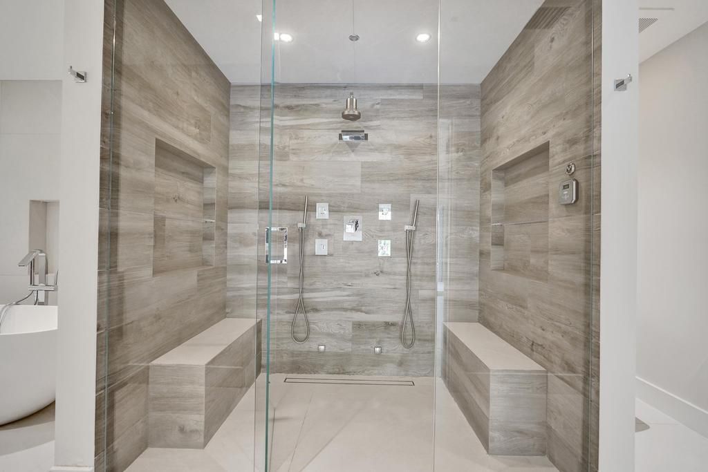 For Sale: $3,975,000 (3 beds, 3 baths, 2600 Square Feet)