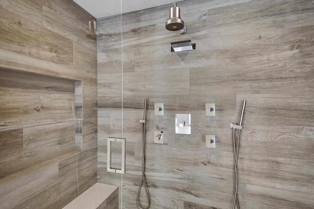 For Sale: $3,975,000 (3 beds, 3 baths, 2600 Square Feet)