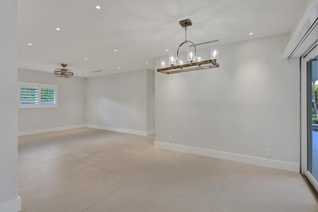 For Sale: $3,975,000 (3 beds, 3 baths, 2600 Square Feet)