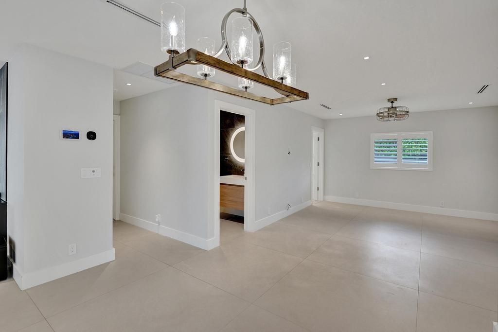 For Sale: $3,975,000 (3 beds, 3 baths, 2600 Square Feet)