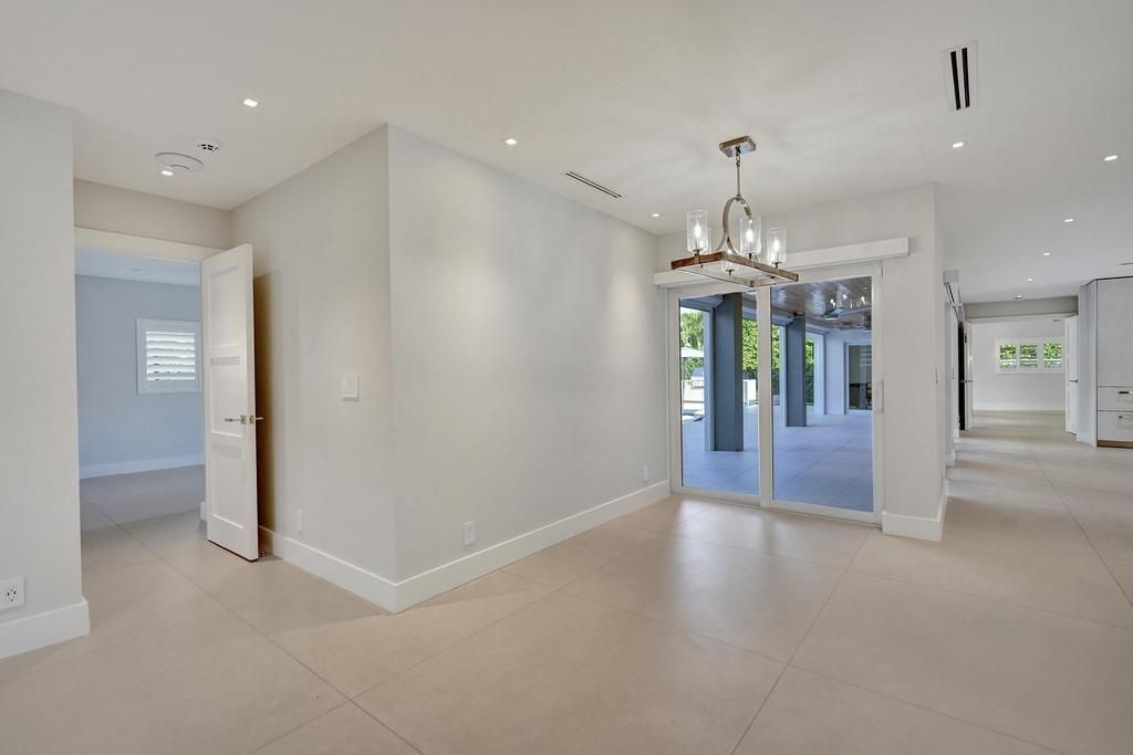 For Sale: $3,975,000 (3 beds, 3 baths, 2600 Square Feet)