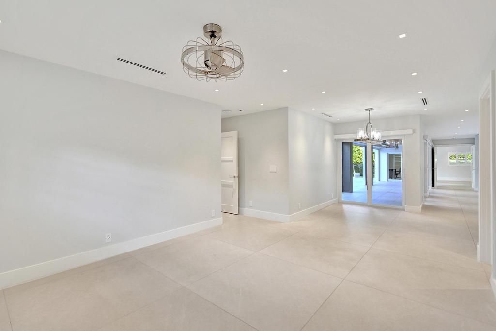 For Sale: $3,975,000 (3 beds, 3 baths, 2600 Square Feet)