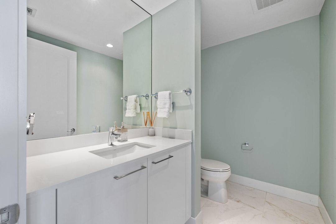 For Sale: $1,995,000 (2 beds, 2 baths, 1959 Square Feet)