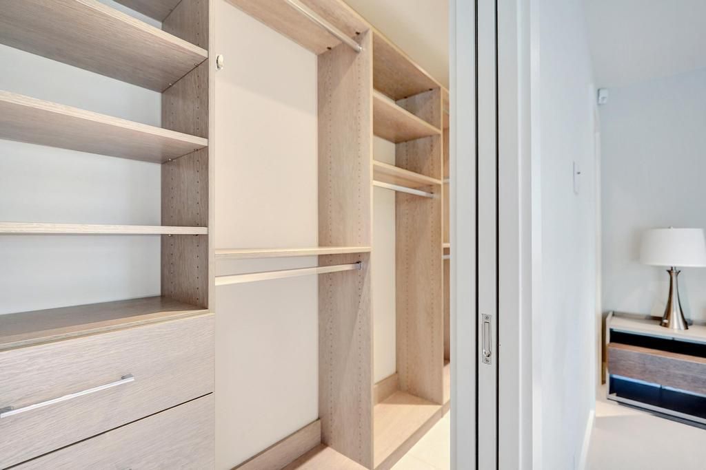 For Sale: $3,975,000 (3 beds, 3 baths, 2600 Square Feet)