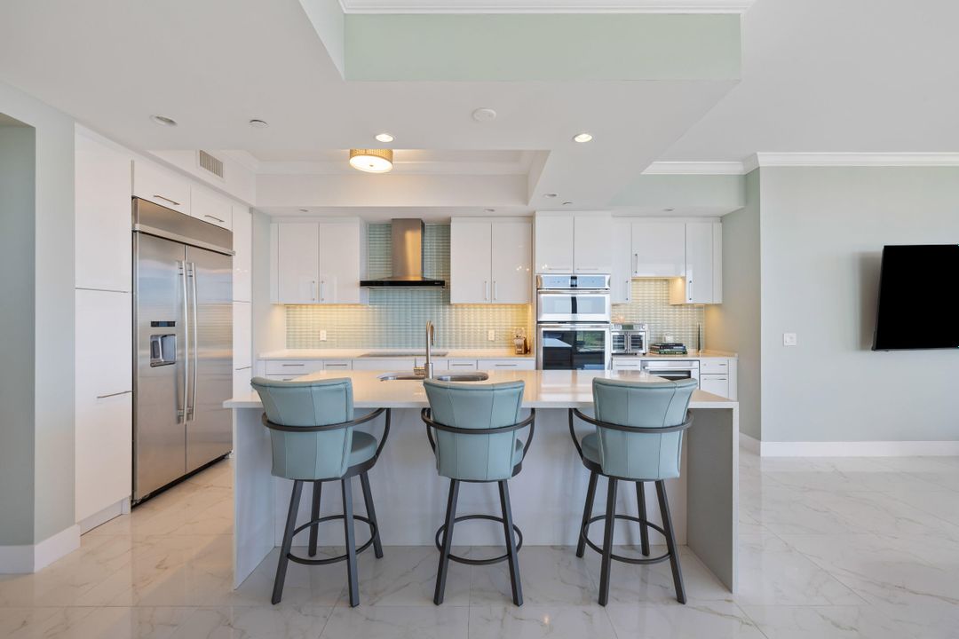 For Sale: $1,995,000 (2 beds, 2 baths, 1959 Square Feet)