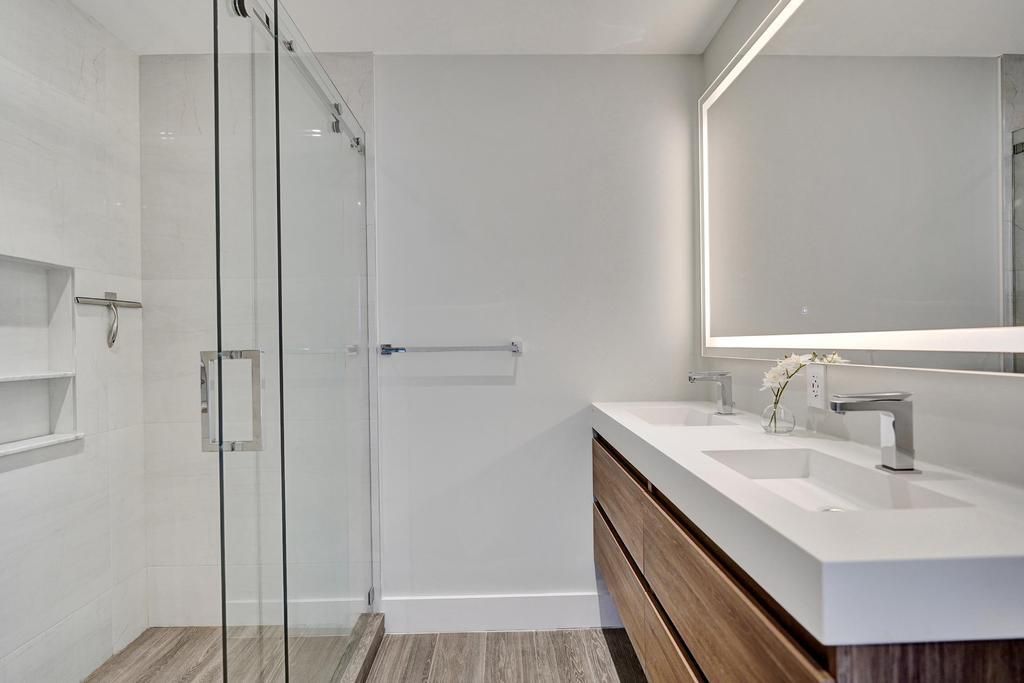 For Sale: $3,975,000 (3 beds, 3 baths, 2600 Square Feet)