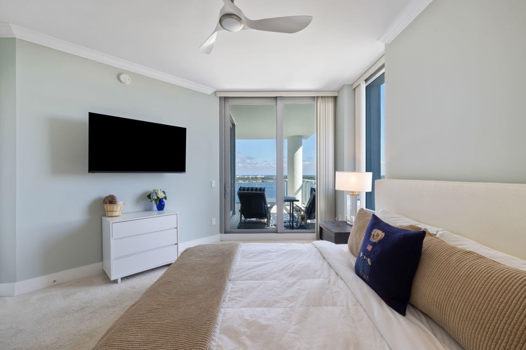 For Sale: $1,995,000 (2 beds, 2 baths, 1959 Square Feet)