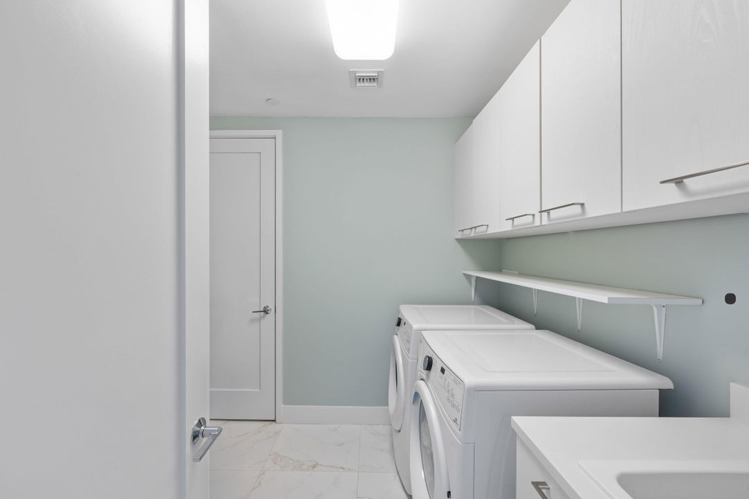 For Sale: $1,995,000 (2 beds, 2 baths, 1959 Square Feet)