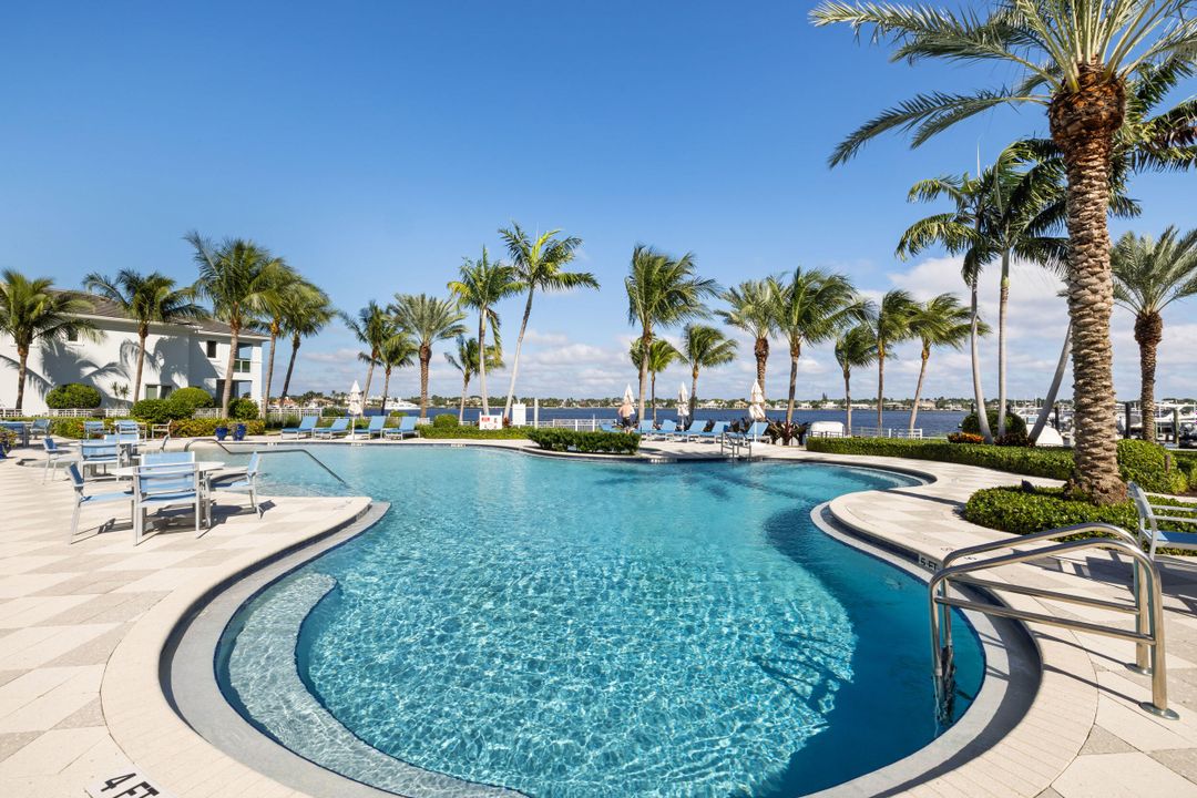 For Sale: $1,995,000 (2 beds, 2 baths, 1959 Square Feet)