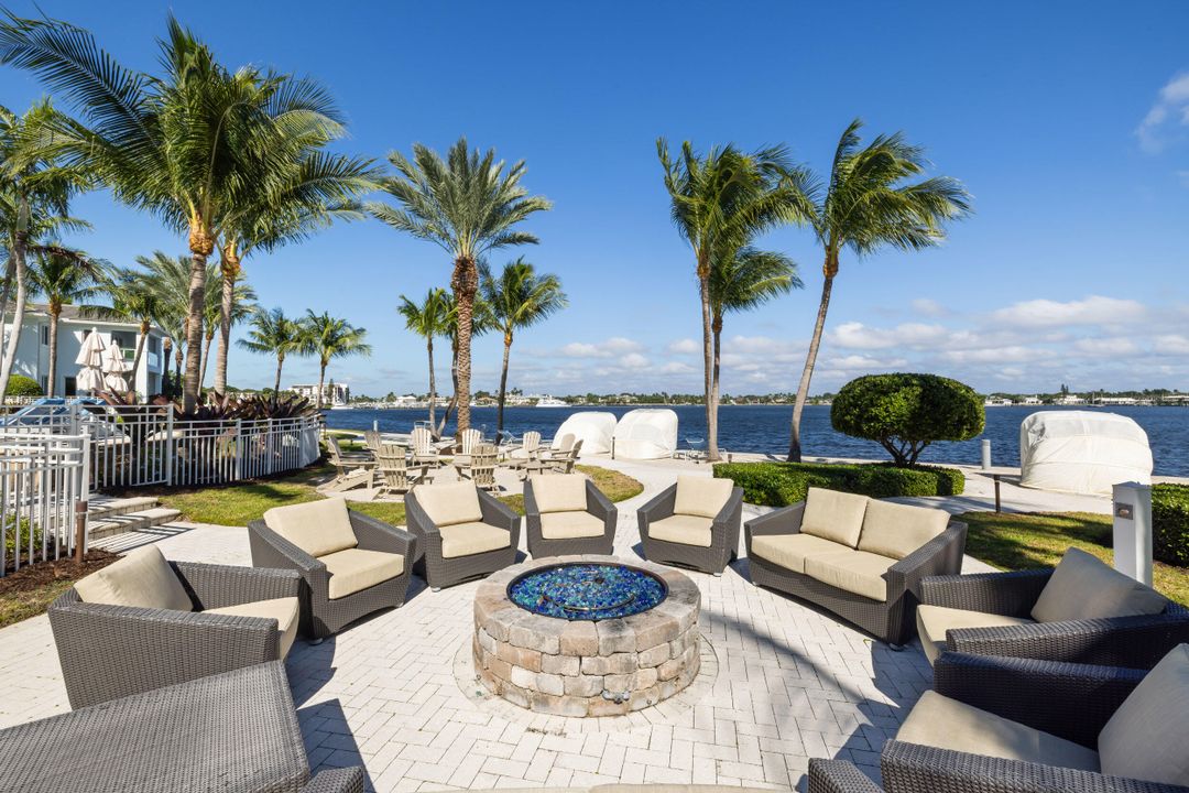 For Sale: $1,995,000 (2 beds, 2 baths, 1959 Square Feet)