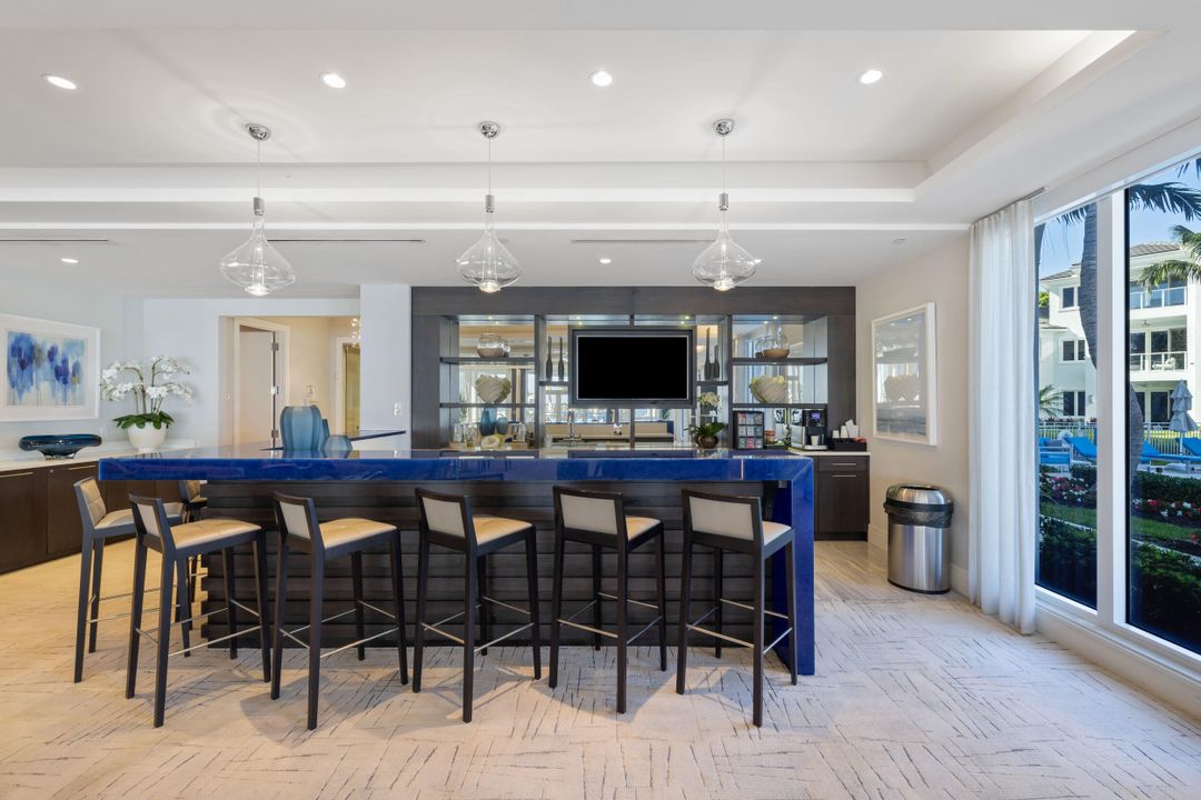 For Sale: $1,995,000 (2 beds, 2 baths, 1959 Square Feet)