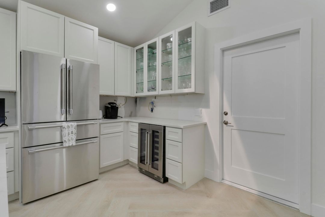 出租: $11,000 (3 贝兹, 2 浴室, 2112 平方英尺)