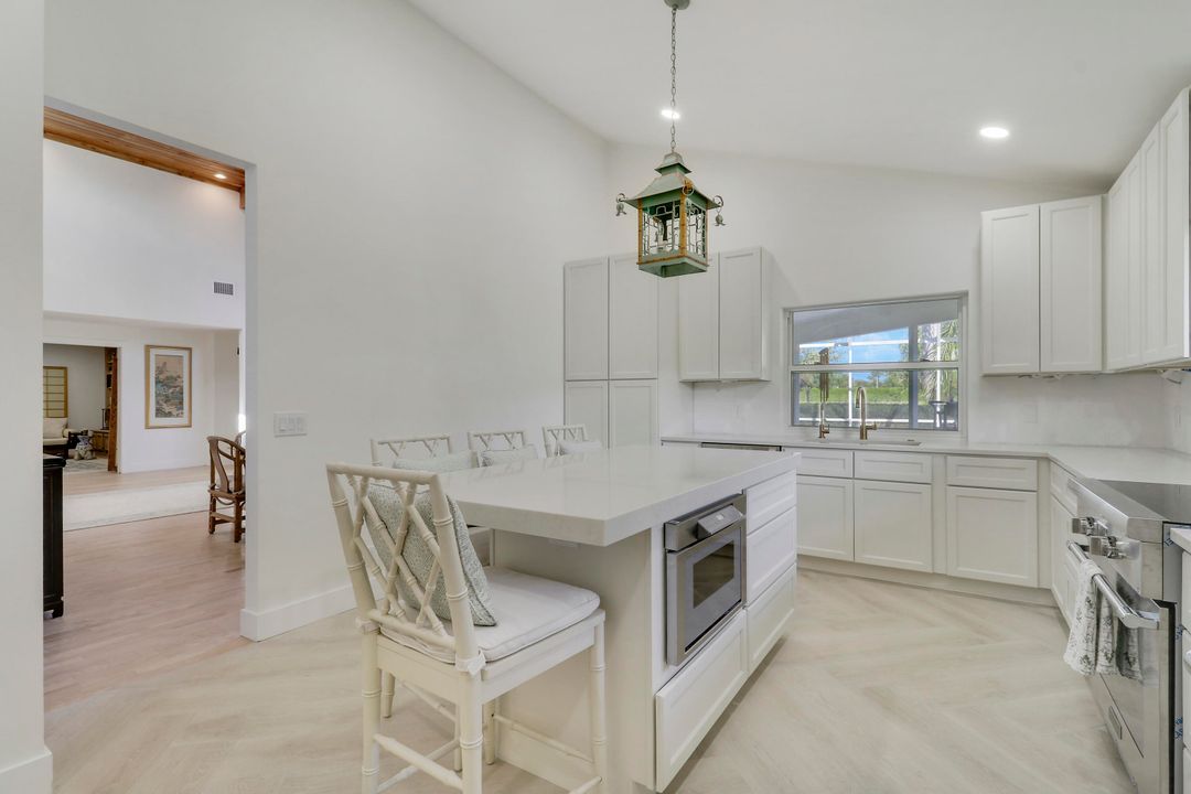 出租: $11,000 (3 贝兹, 2 浴室, 2112 平方英尺)