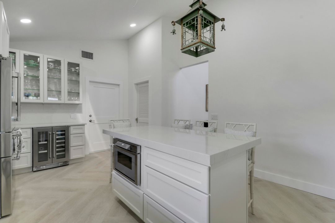 出租: $11,000 (3 贝兹, 2 浴室, 2112 平方英尺)