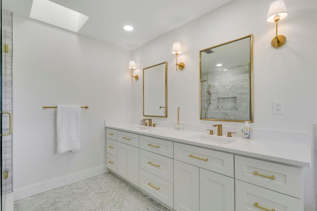 出租: $11,000 (3 贝兹, 2 浴室, 2112 平方英尺)