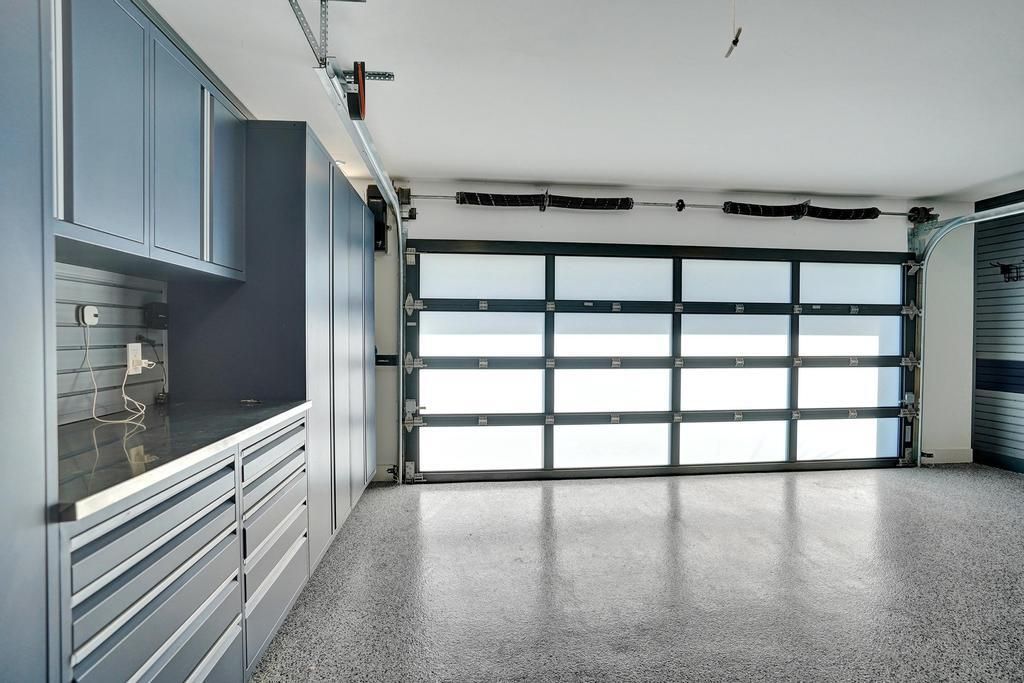 For Sale: $3,975,000 (3 beds, 3 baths, 2600 Square Feet)