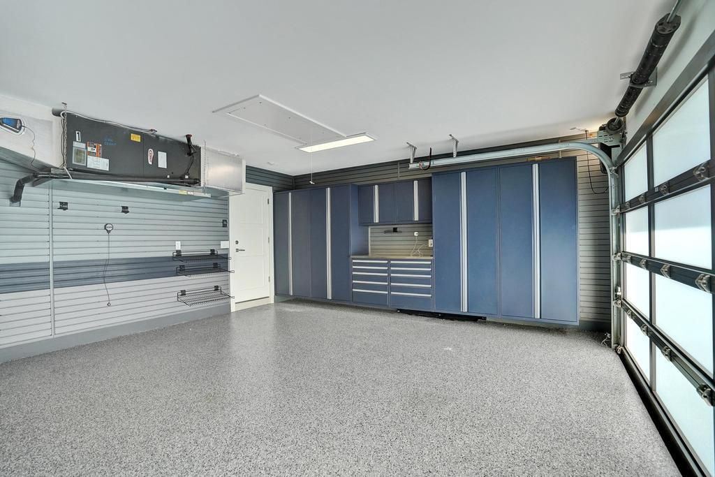 For Sale: $3,975,000 (3 beds, 3 baths, 2600 Square Feet)