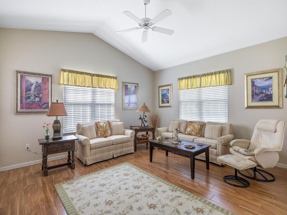 For Sale: $250,000 (2 beds, 2 baths, 1395 Square Feet)