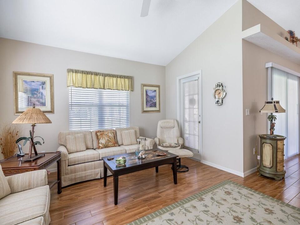 For Sale: $250,000 (2 beds, 2 baths, 1395 Square Feet)