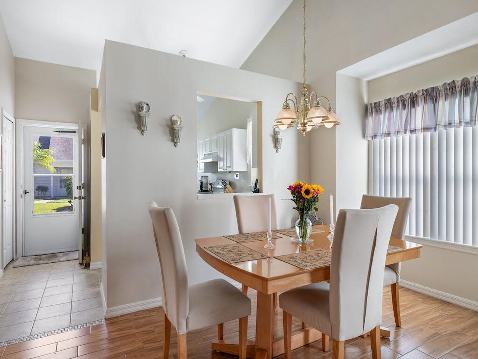 For Sale: $250,000 (2 beds, 2 baths, 1395 Square Feet)