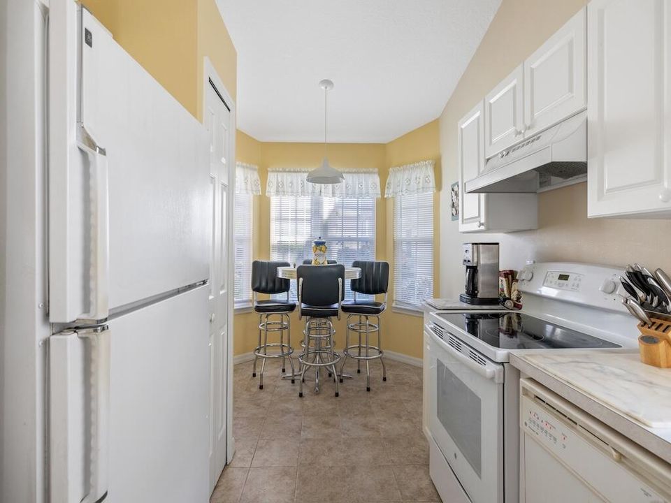For Sale: $250,000 (2 beds, 2 baths, 1395 Square Feet)