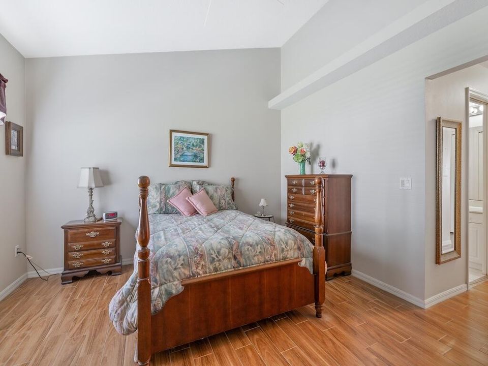 For Sale: $250,000 (2 beds, 2 baths, 1395 Square Feet)