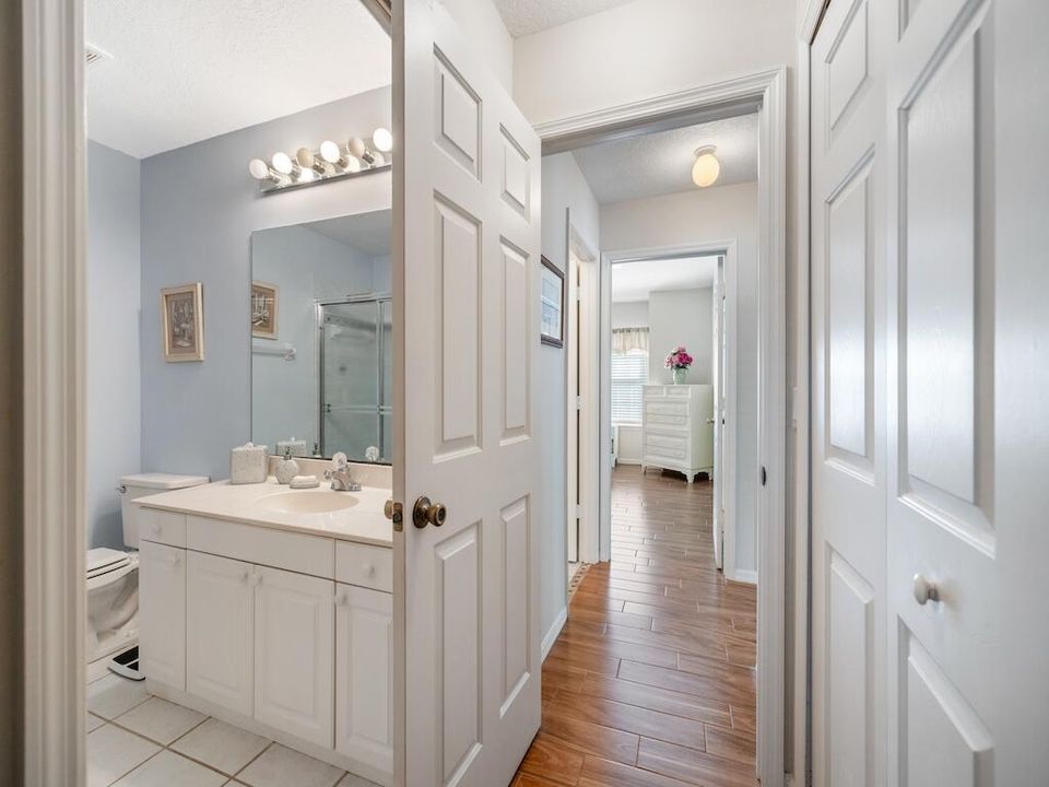 For Sale: $250,000 (2 beds, 2 baths, 1395 Square Feet)