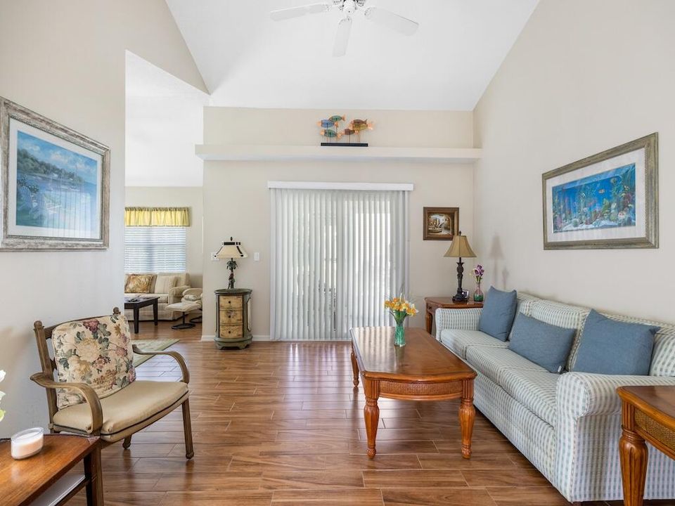 For Sale: $250,000 (2 beds, 2 baths, 1395 Square Feet)