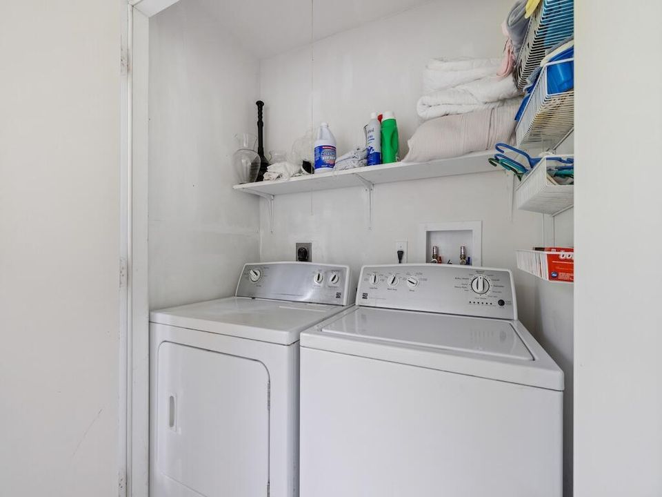 For Sale: $250,000 (2 beds, 2 baths, 1395 Square Feet)