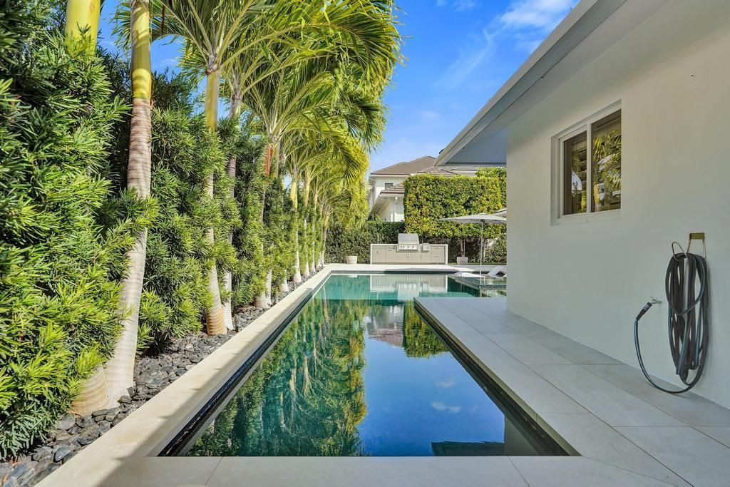 For Sale: $3,975,000 (3 beds, 3 baths, 2600 Square Feet)