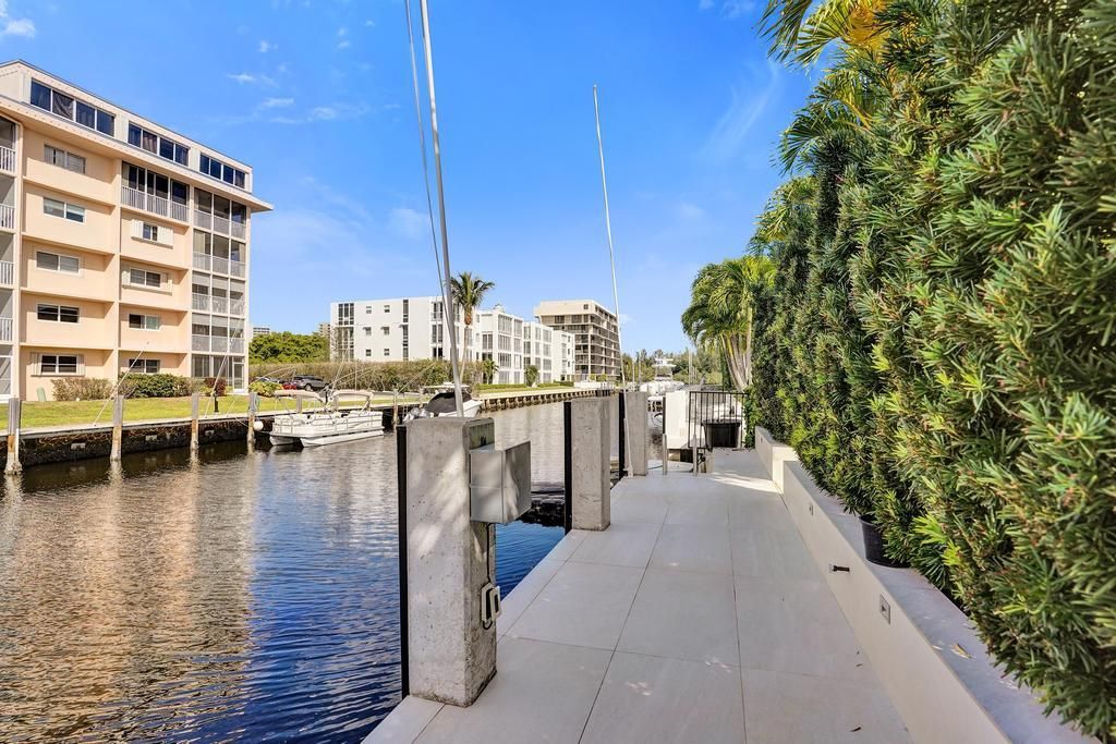 For Sale: $3,975,000 (3 beds, 3 baths, 2600 Square Feet)