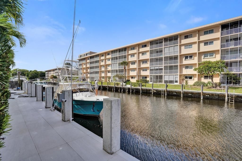 For Sale: $3,975,000 (3 beds, 3 baths, 2600 Square Feet)