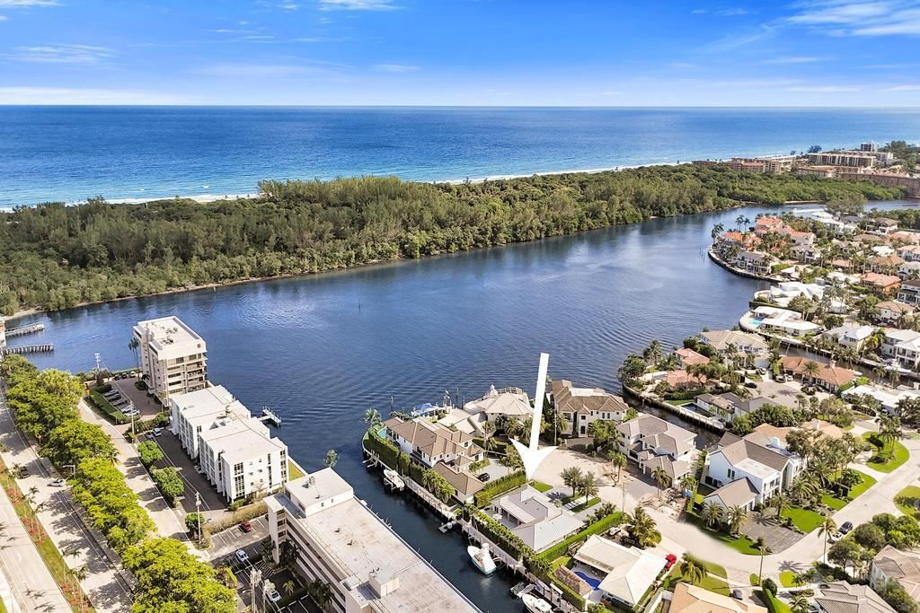 For Sale: $3,975,000 (3 beds, 3 baths, 2600 Square Feet)